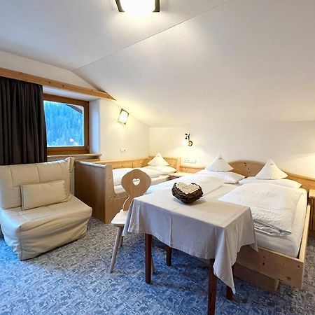 Hotel Garni Irsara San Cassiano  Zewnętrze zdjęcie