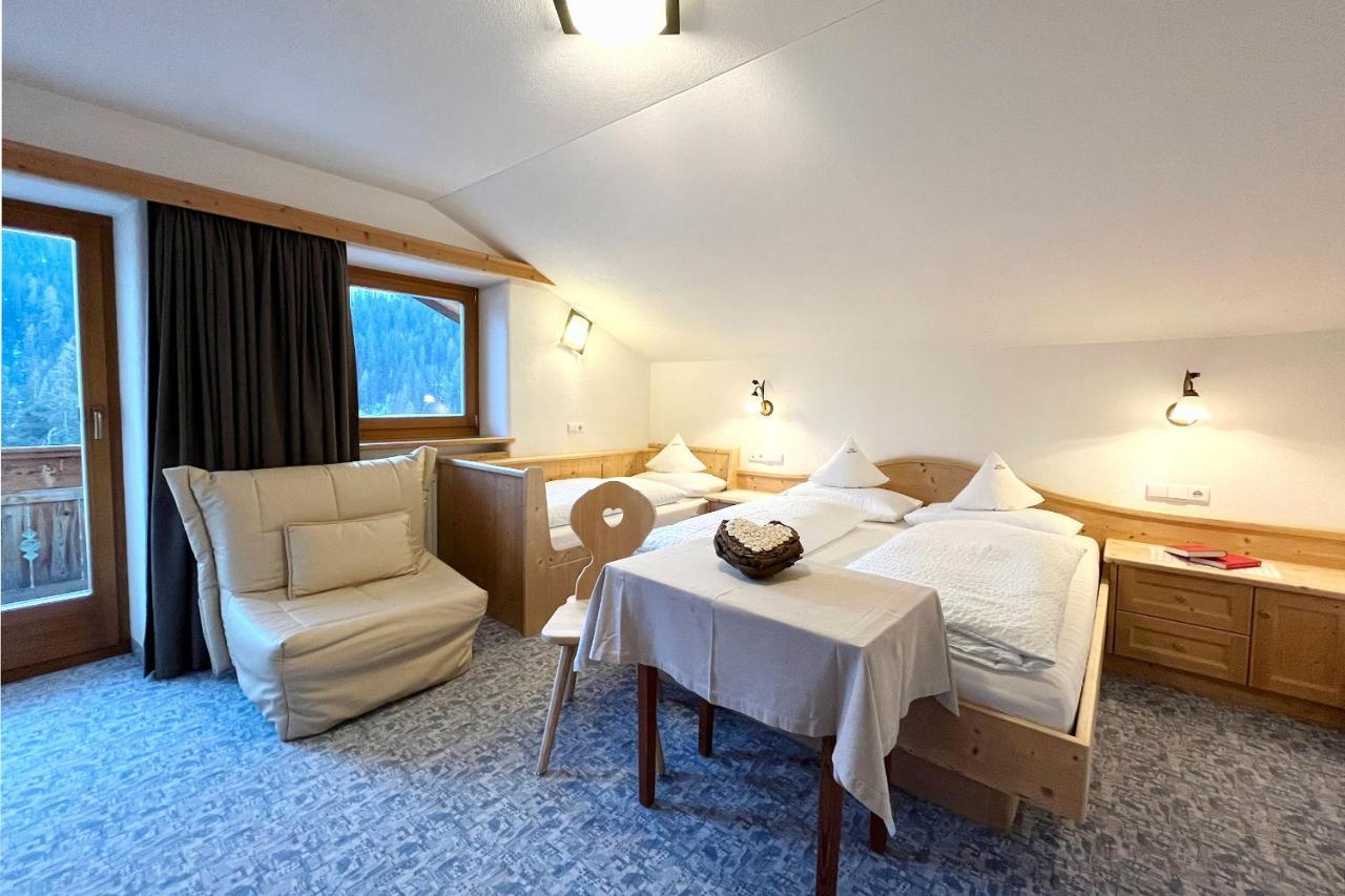 Hotel Garni Irsara San Cassiano  Zewnętrze zdjęcie