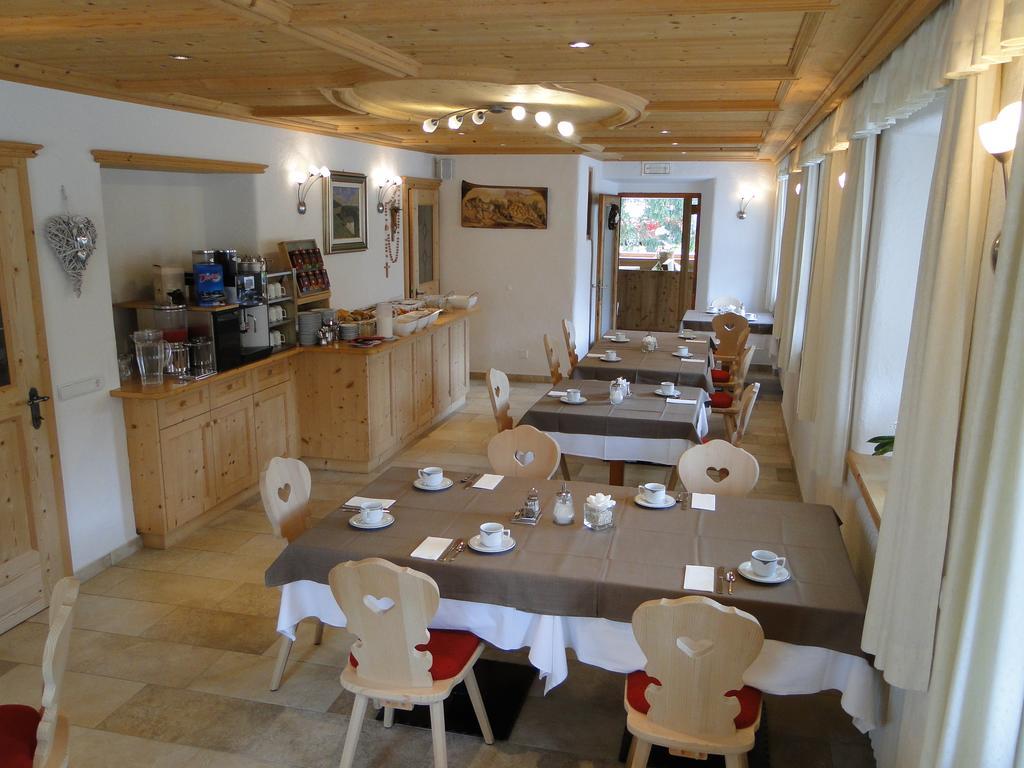 Hotel Garni Irsara San Cassiano  Zewnętrze zdjęcie