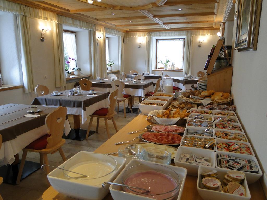 Hotel Garni Irsara San Cassiano  Zewnętrze zdjęcie
