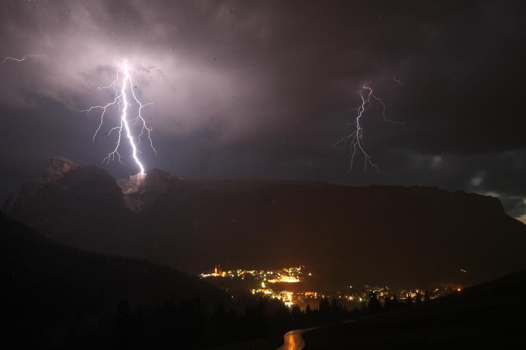 Hotel Garni Irsara San Cassiano  Zewnętrze zdjęcie