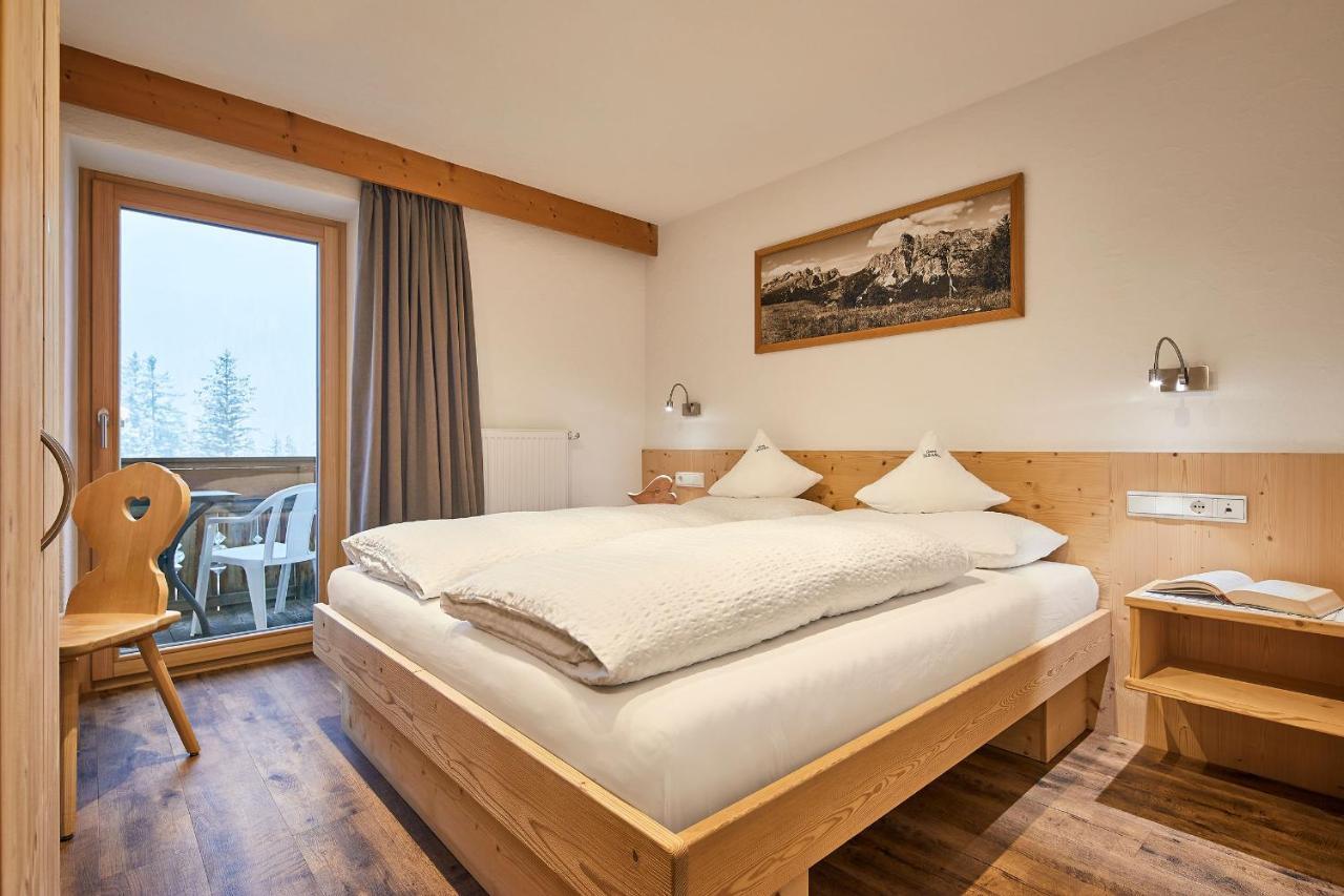 Hotel Garni Irsara San Cassiano  Zewnętrze zdjęcie