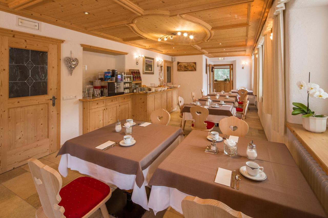 Hotel Garni Irsara San Cassiano  Zewnętrze zdjęcie
