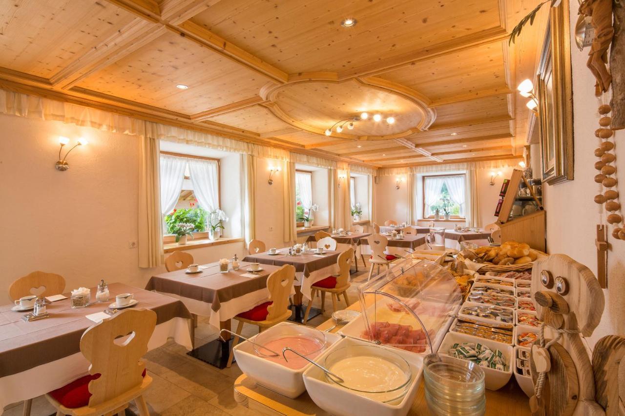 Hotel Garni Irsara San Cassiano  Zewnętrze zdjęcie