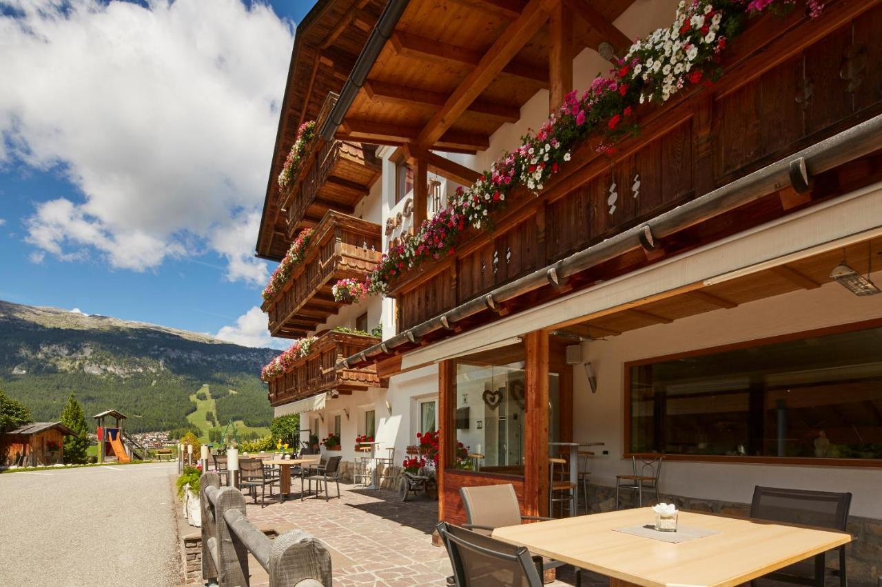 Hotel Garni Irsara San Cassiano  Zewnętrze zdjęcie